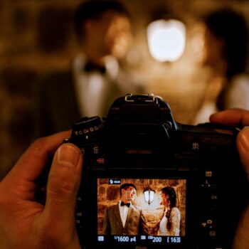 Borne photo ou photographe professionnel : quelle option choisir pour un mariage réussi ?