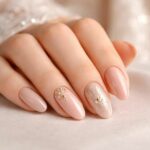 découvrez nos astuces ongles chic pour sublimer votre look et être une invitée élégante et raffinée lors de votre prochain mariage.