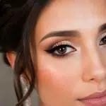 découvrez 10 astuces de maquillage spécialement conçues pour sublimer les yeux marrons lors de votre mariage et révéler toute l'éclat de votre regard.