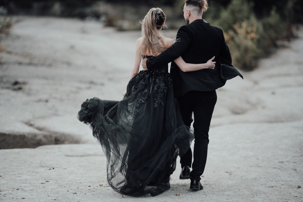 Rêver de se marier en noir
