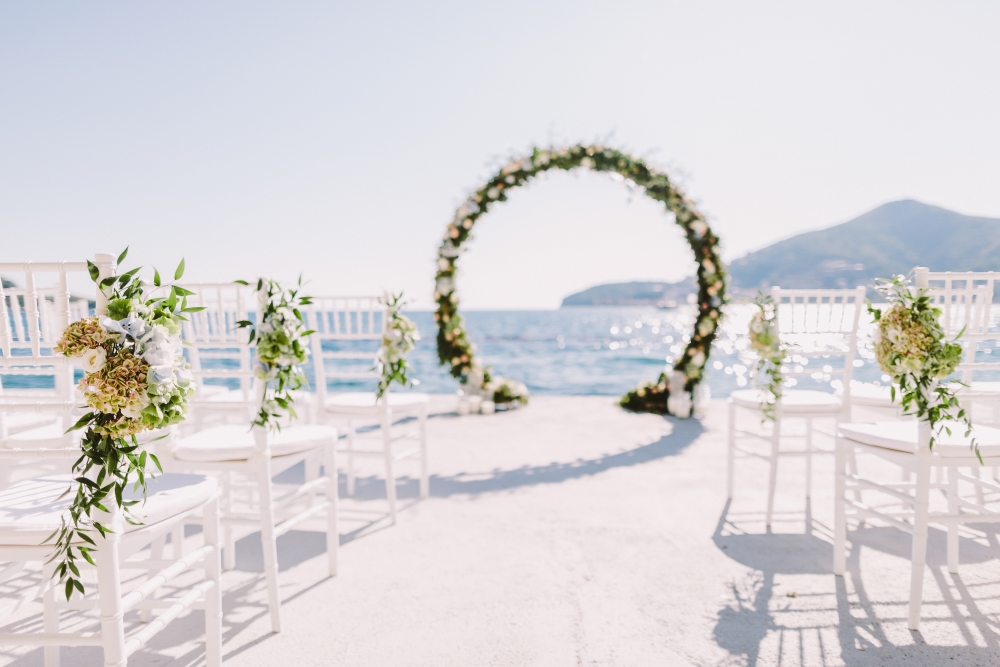 décorer arc de mariage