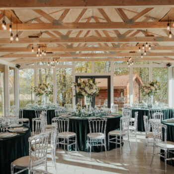 comment-integrer-des-chaises-napoleon-transparentes-pour-sublimer-votre-decoration-de-mariage Comment intégrer des chaises Napoléon transparentes pour sublimer votre décoration de mariage ?